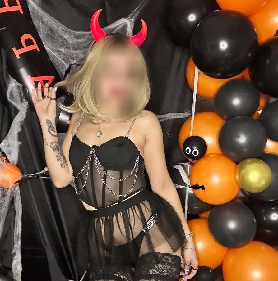 Andrea, 28