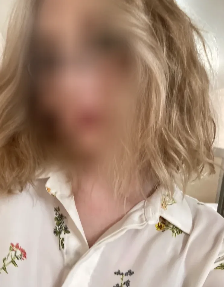 Cara, 33