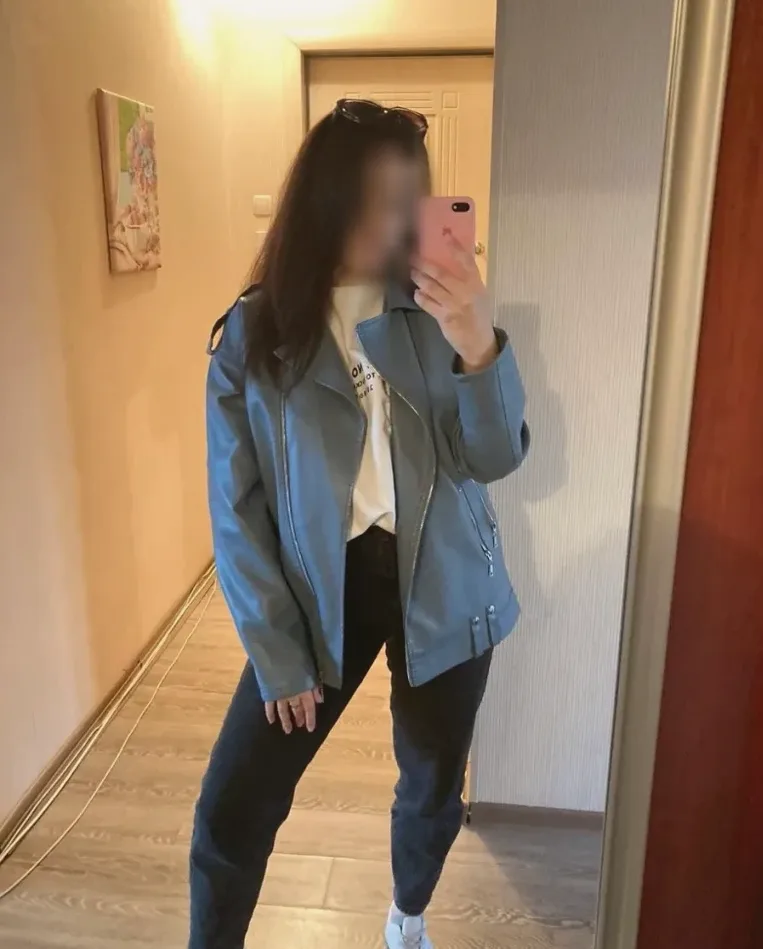 Vivien, 23