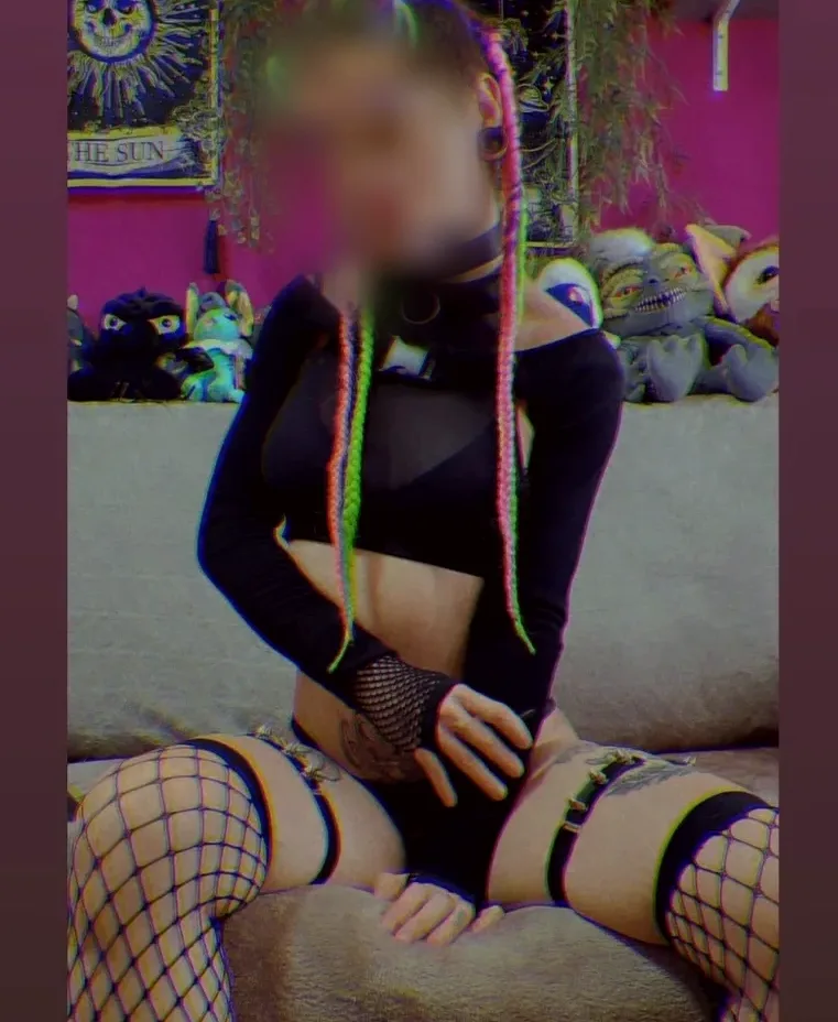 Zeynep, 20